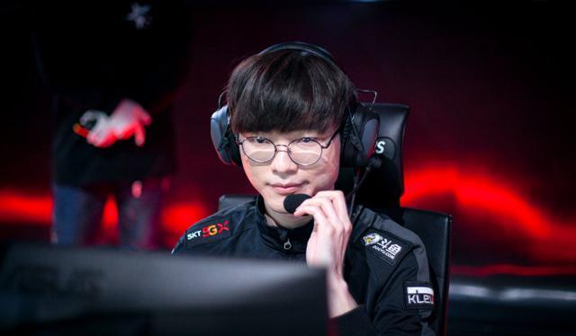 九游官网入口地址-Faker重返赛场，败北首场状态出色，切尔西观众沸腾！